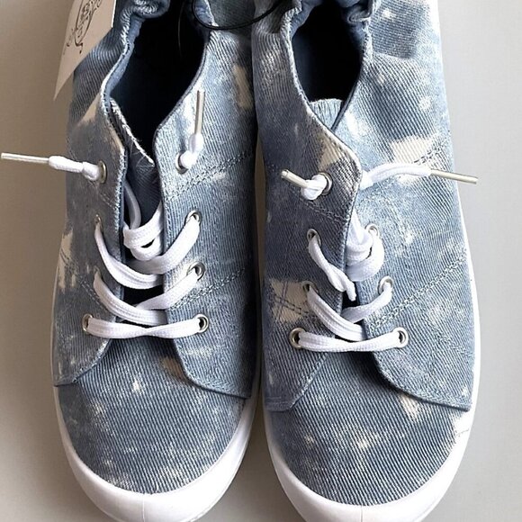BLUE TIE DYE SLIP ON TENNIS SHOES 9/10 - Picture 1 of 8